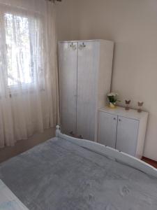 Apartments by the sea Maslinica, Solta - 15312