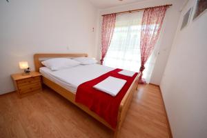 Apartments by the sea Slatine, Ciovo - 15311