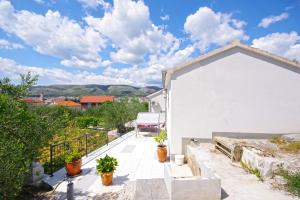 Holiday house with WiFi Trogir - 15319