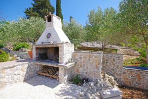 Holiday house with WiFi Trogir - 15319