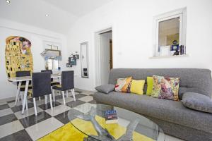 Holiday house with WiFi Trogir - 15319
