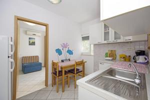 Holiday house with WiFi Trogir - 15319