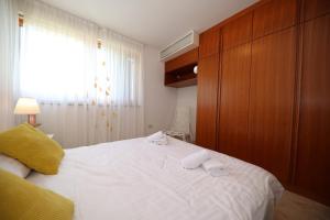 Holiday house with a swimming pool Zadar - Diklo, Zadar - 15336