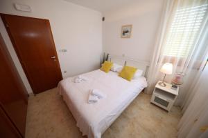 Holiday house with a swimming pool Zadar - Diklo, Zadar - 15336