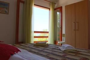 Seaside secluded apartments Zavala, Hvar - 15357