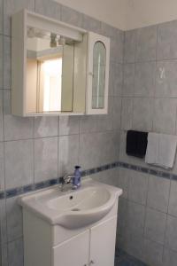 Seaside secluded apartments Zavala, Hvar - 15357