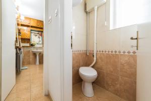 Apartments with a parking space Makarska 15375