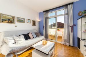 Apartments with parking space Makarska - 15375