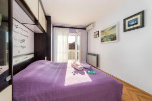 Apartments with parking space Makarska - 15375