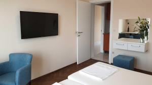 Apartments and rooms with parking space Hvar - 15378