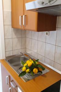 Apartments and rooms with parking space Hvar - 15378