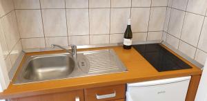 Apartments and rooms with parking space Hvar - 15378