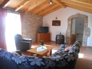 Family friendly house with a swimming pool Gajana, Fazana - 15385