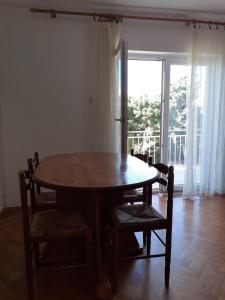 Apartments with a parking space Novi Vinodolski - 15412