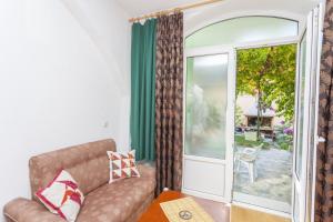 Apartments with a parking space Makarska - 15445