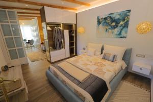 Apartments with a parking space Hvar - 15460