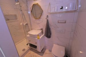 Apartments with a parking space Hvar - 15460