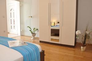 Apartments with a parking space Barbat, Rab - 15459