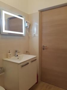 Apartments with a parking space Maslenica, Novigrad - 15482