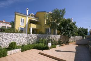 Apartments by the sea Cizici, Krk - 15496