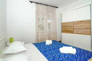 Apartments by the sea Slatine, Ciovo - 15504