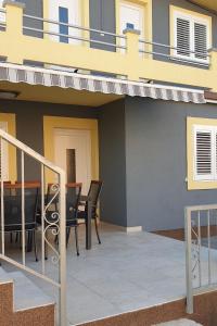 Apartments by the sea Nin, Zadar - 15513 