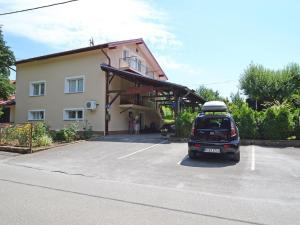 Apartments with a parking space Rakovica, Plitvice - 15514