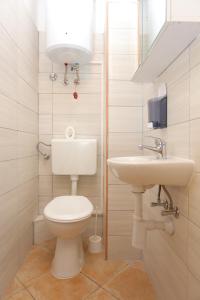 Apartments by the sea Dugi Rat, Omis - 15516