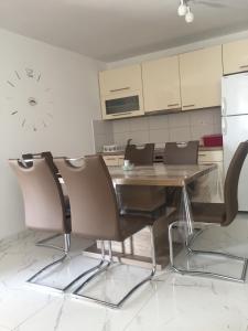 Apartments with a parking space Vrsi - Mulo, Zadar - 15522