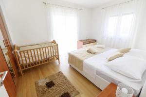 Family friendly house with a swimming pool Kastel Stari, Kastela - 15531