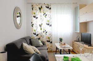 Apartments with a parking space Podstrana, Split - 15539