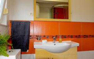 Apartments with a parking space Podstrana, Split - 15539