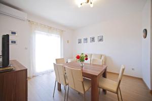 Apartments with parking space Gornje selo, Solta - 15545