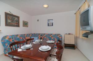 Apartments by the sea Rogoznica - 15551