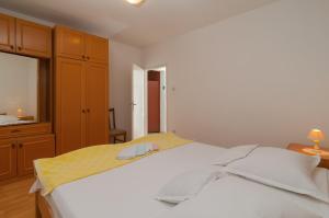 Apartments by the sea Rogoznica - 15551