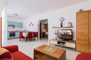 Apartments with a parking space Stinjan, Pula - 15560