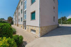 Apartments with a parking space Kastel Gomilica, Kastela - 15563