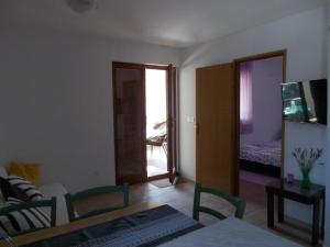 Apartments by the sea Rogoznica - 15566