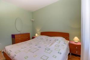 Apartments by the sea Mali Losinj (Losinj) - 15576