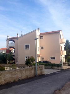 Apartments by the sea Brodarica, Sibenik - 15588