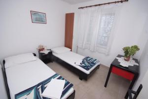 Family friendly apartments with a swimming pool Trpanj, Peljesac - 15603