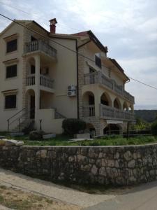 Apartments with a parking space Supetarska Draga - Donja, Rab - 15602 