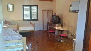 Apartments with parking space Ugljan - 15613