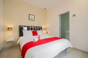RedDoorz near Transmart Kalimalang - Cibening Tiga