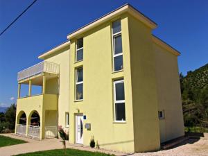 Apartments with a parking space Zaostrog, Makarska - 15656 