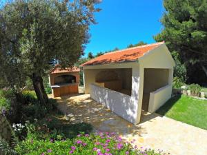 Apartments with a parking space Zaostrog, Makarska - 15656