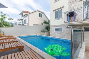 Family friendly apartments with a swimming pool Sutivan, Brac - 15665