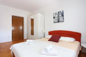 Apartments with a parking space Kastel Stafilic, Kastela - 15675