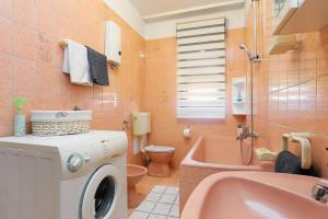 Apartments with a parking space Kastel Stafilic, Kastela - 15675