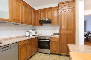 Apartments with a parking space Kastel Stafilic, Kastela - 15675